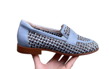 Afbeelding in Gallery-weergave laden, SOFTWAVES MOCCASIN MET UITNEEMBAAR VOETBED PRINT BLAUW
