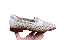 Afbeelding in Gallery-weergave laden, SOFTWAVES MOCCASIN MET UITNEEMBAAR VOETBED PRINT CREMA
