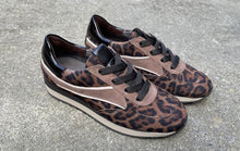 Afbeelding in Gallery-weergave laden, SOFTWAVES SNEAKER LEOPARD MET UITNEEMBAAR VOETBED
