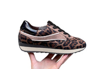 Afbeelding in Gallery-weergave laden, SOFTWAVES SNEAKER LEOPARD MET UITNEEMBAAR VOETBED
