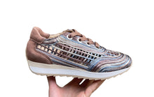Afbeelding in Gallery-weergave laden, SOFTWAVES SNEAKER MET UITNEEMBAAR VOETBED RAFIA MULTI
