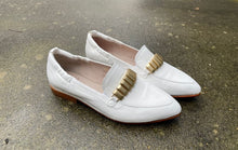 Afbeelding in Gallery-weergave laden, SOFTWAVES MOCCASIN SUPER SOEPEL MET GESP CREMA
