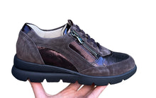 Afbeelding in Gallery-weergave laden, WALDLAUFER DAMES SNEAKER MET UITNEEMBAAR VOETBED H-BREEDTE BRUIN
