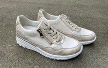 Afbeelding in Gallery-weergave laden, WALDLAUFER DAMES SNEAKER MET UITNEEMBAAR VOETBED H BREEDTE GOUD

