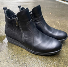 Afbeelding in Gallery-weergave laden, WALDLAUFER BOTJE MET TIRET UITNEEMBAAR VOETBED ZWART
