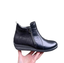 Afbeelding in Gallery-weergave laden, WALDLAUFER BOTJE MET TIRET UITNEEMBAAR VOETBED ZWART
