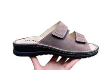 Afbeelding in Gallery-weergave laden, ROHDE HERENSLIPPERS MET TWEE RIEMEN BRUIN UITNEEMBAAR VOETBED
