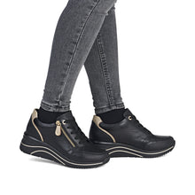 Afbeelding in Gallery-weergave laden, REMONTE SNEAKER MET UITNEEMBAAR VOETBED EN RITS ZWART

