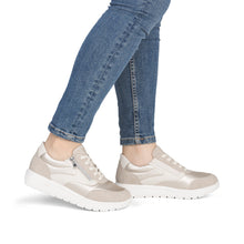 Afbeelding in Gallery-weergave laden, REMONTE SNEAKER MET UITNEEMBAAR VOETBED BEIGE
