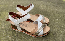 Afbeelding in Gallery-weergave laden, DORKING DAMES SANDAAL MET BLOKZOOL MULTI
