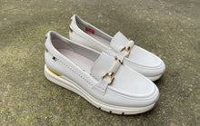 Afbeelding in Gallery-weergave laden, DORKING DAMES LOAFER MET GESP WIT
