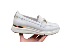 Afbeelding in Gallery-weergave laden, DORKING DAMES LOAFER MET GESP WIT
