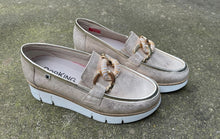 Afbeelding in Gallery-weergave laden, DORKING DAMES LOAFER PLATINO
