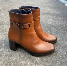 Afbeelding in Gallery-weergave laden, DAMES DORKING KORT LAARSJE MET HAK COGNAC
