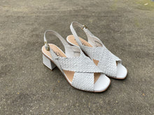 Afbeelding in Gallery-weergave laden, DONNA SOFT SANDAAL TRESSE WIT
