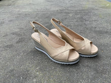 Afbeelding in Gallery-weergave laden, DONNA SOFT SANDAAL SLEEHAK BEIGE
