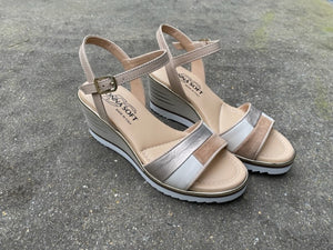 DONNA SOFT SANDAAL SLEEHAK EN RIEM BEIGE