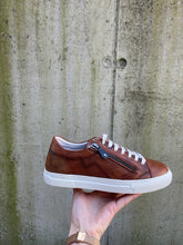 Afbeelding in Gallery-weergave laden, FLUCHOS HEREN SCHOEN MET VETERS EN UITNEEMBAAR VOETBED
