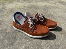Afbeelding in Gallery-weergave laden, FLUCHOS HERENSCHOEN COGNAC MET UITNEEMBAAR VOETBED
