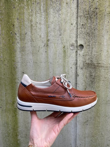 FLUCHOS HERENSCHOEN COGNAC MET UITNEEMBAAR VOETBED