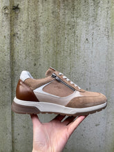 Afbeelding in Gallery-weergave laden, FLUCHOS MET VETERS EN RITS  UITNEEMBAAR VOETBED BEIGE
