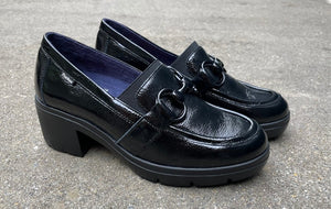 DORKING DAMES LOAFER MET UITNEEMBAAR VOETBED ZWART LAK