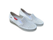 Afbeelding in Gallery-weergave laden, DORKING DAMES LOAFER MET GAATJES EN UITNEEMBAAR VOETBED PLATINO
