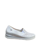Afbeelding in Gallery-weergave laden, DORKING DAMES LOAFER MET GAATJES EN UITNEEMBAAR VOETBED PLATINO
