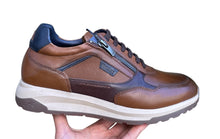 Afbeelding in Gallery-weergave laden, FLUCHOS VETERSCHOEN MET RITS EN UITNEEMBAAR VOETBED CAMEL
