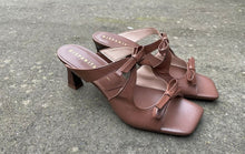 Afbeelding in Gallery-weergave laden, HISPANITAS SLIPPER AVELLANA
