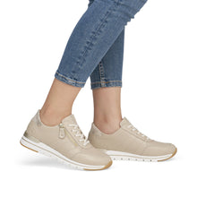 Afbeelding in Gallery-weergave laden, REMONTE SNEAKER MET UITNEEMBAAR VOETBED MUSCHEL
