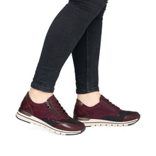Afbeelding in Gallery-weergave laden, REMONTE SNEAKER MET UITNEEMBAAR VOETBED BORDEAUX
