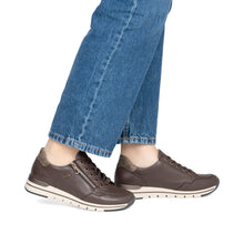 Afbeelding in Gallery-weergave laden, REMONTE SNEAKER MET UITNEEMBAAR VOETBED BRUIN
