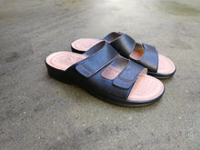Afbeelding in Gallery-weergave laden, FLY FLOT PANTOFFELS ZWART MET AANPASBARE VELCRO

