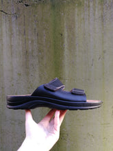 Afbeelding in Gallery-weergave laden, FLY FLOT PANTOFFELS ZWART MET AANPASBARE VELCRO

