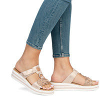 Afbeelding in Gallery-weergave laden, RIEKER DAMES SLIPPER MET KLEVERS ROZE
