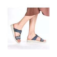 Afbeelding in Gallery-weergave laden, RIEKER DAMESSLIPPER MET KLEVERS BLAUW
